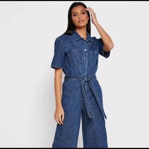 Gap Jumpsuit Size 8 Womens New condition Zipper Front Short sleeve Wide leg crop